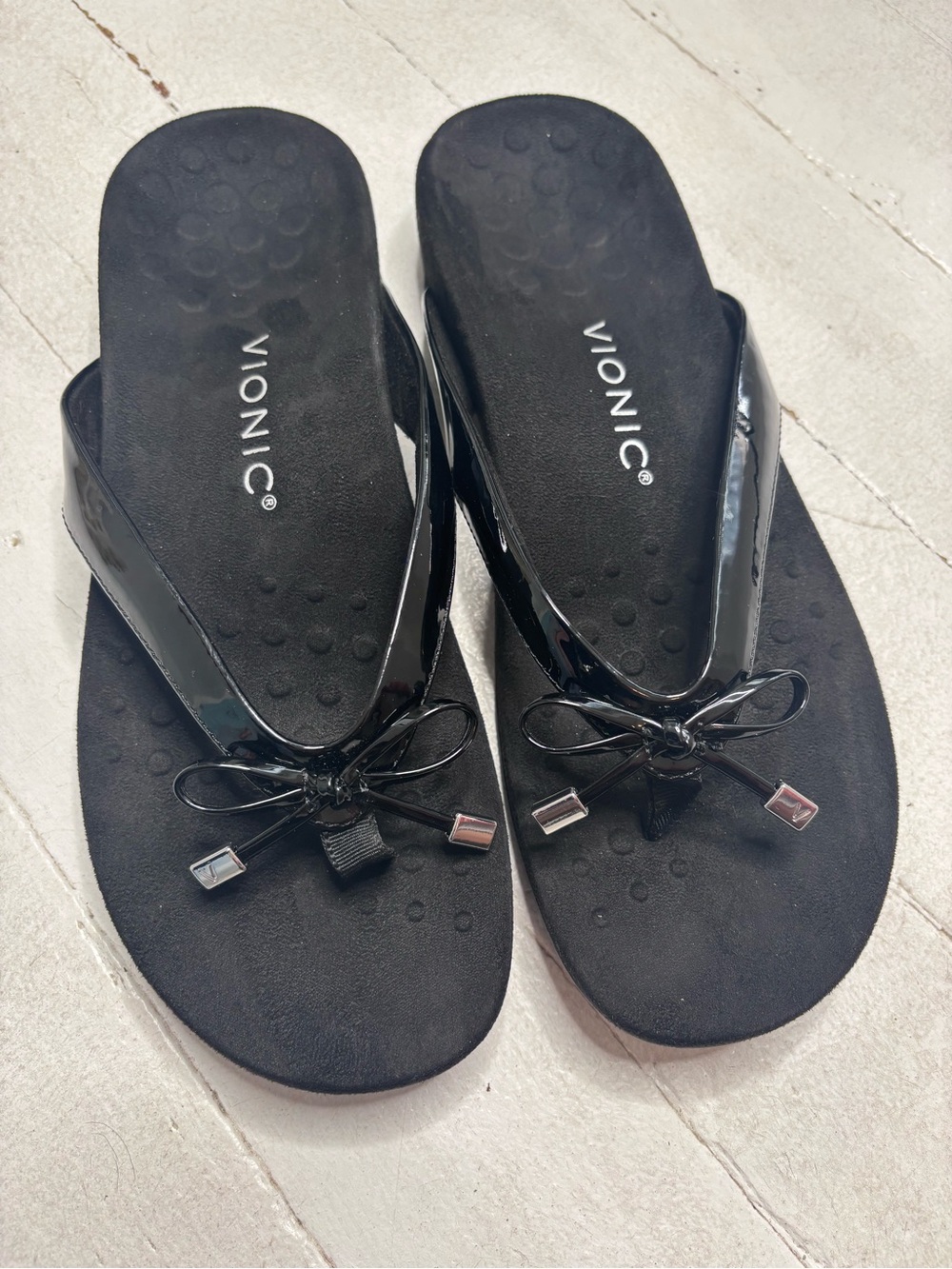 Vionic Black Bella Toe Post Flip Flop Sandals Bow Detail Size 10 Worn Once! - Picture 3 of 12